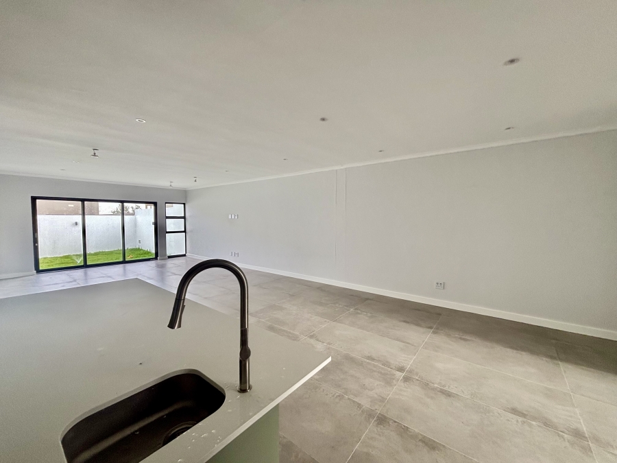 To Let 4 Bedroom Property for Rent in Sandown Western Cape